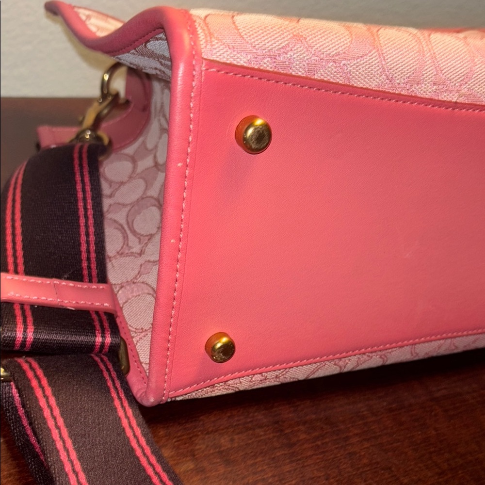 Coach Field Tote 30 In Signature Jacquard in Taffy Taffy - Picture 8 of 10